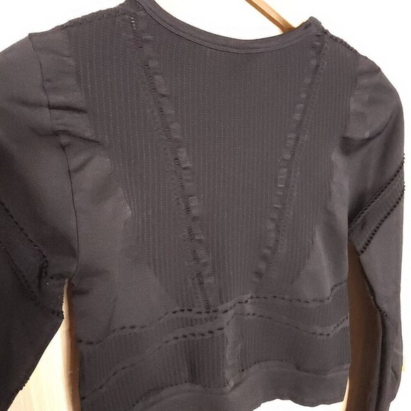 Fabletics Black Cropped Long Sleeve Compression Shirt Medium - Picture 4 of 7